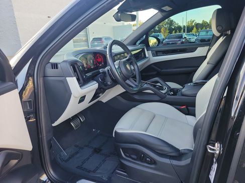 Used 2024 Porsche Cayenne S AWD/4WD image 15