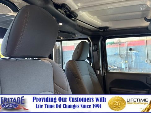 Used 2022 Jeep Gladiator Sport AWD/4WD image 16