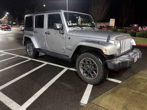 Used 2018 Jeep Wrangler Unlimited Sahara image 7