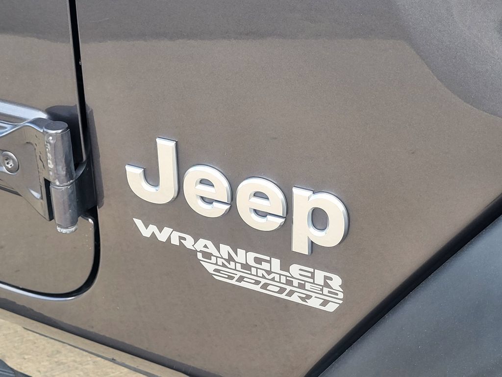 Used 2018 Jeep Wrangler Unlimited Sport AWD/4WD image 8