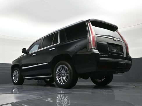 Used 2019 Cadillac Escalade 2WD image 21