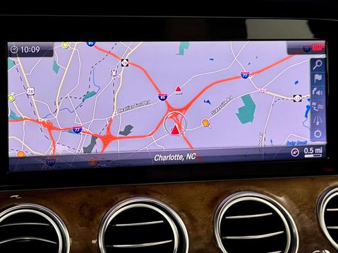 Used 2018 Mercedes-Benz E 400 4MATIC Wagon w/ Premium 1 Package image 4