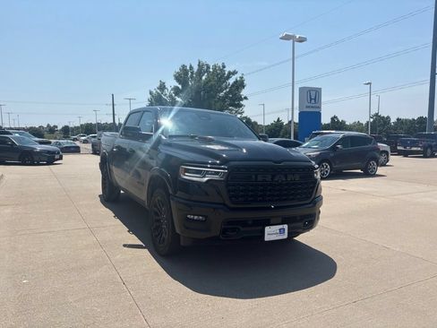 Used 2025 RAM 1500 Limited AWD/4WD image 3