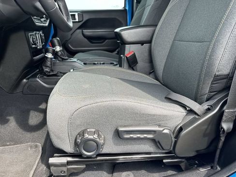 Used 2025 Jeep Wrangler Sport AWD/4WD image 16