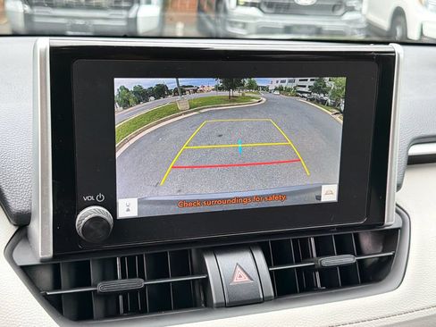 Used 2025 Toyota RAV4 XLE AWD/4WD image 25