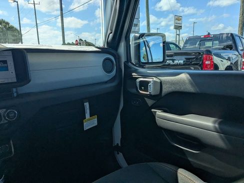 New 2026 Jeep Gladiator Sport AWD/4WD image 17