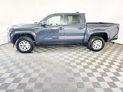 Used 2025 Toyota Tacoma SR5 AWD/4WD image 6