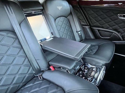 Used 2014 Bentley Mulsanne image 21