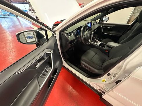 Used 2023 Toyota RAV4 SE w/ Weather & Moonroof Package image 10