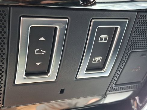 Used 2026 Land Rover Range Rover Velar Dynamic SE image 25