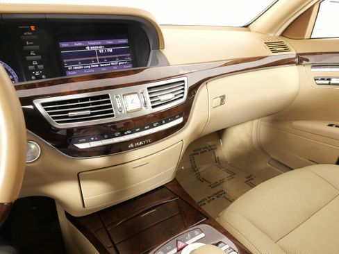 Used 2013 Mercedes-Benz S 550 4MATIC image 45