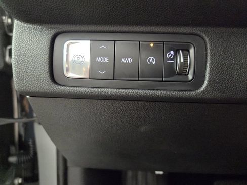 Used 2024 Chevrolet Traverse LT AWD/4WD image 19