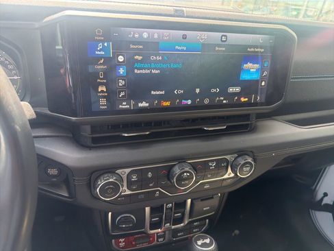 Used 2024 Jeep Wrangler Unlimited Rubicon 4xe w/ Convenience Group AWD/4WD image 8