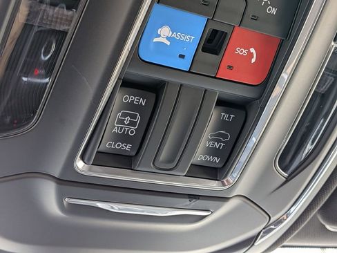 New 2025 Jeep Grand Cherokee Altitude AWD/4WD image 18