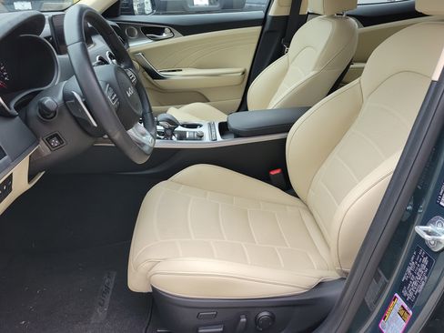 Used 2023 Kia Stinger GT2 image 3