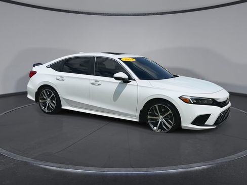 Used 2022 Honda Civic Touring image 2