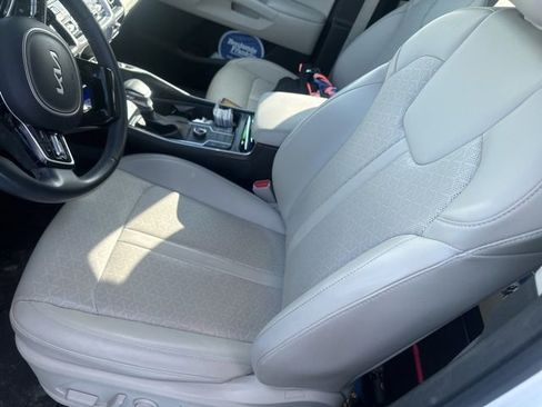 Used 2023 Kia Sorento S w/ Panoramic Sunroof Package FWD image 4