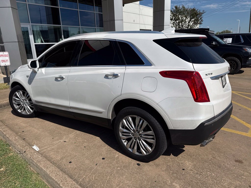 Used 2017 Cadillac XT5 Premium Luxury FWD image 4