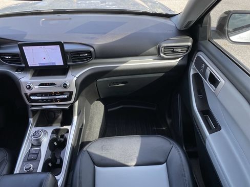 Used 2023 Ford Explorer XLT w/ Equipment Group 202A AWD/4WD image 5