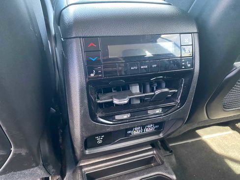 Used 2021 Jeep Grand Cherokee L Limited AWD/4WD image 38