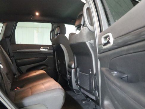 Used 2021 Jeep Grand Cherokee Laredo AWD/4WD image 11