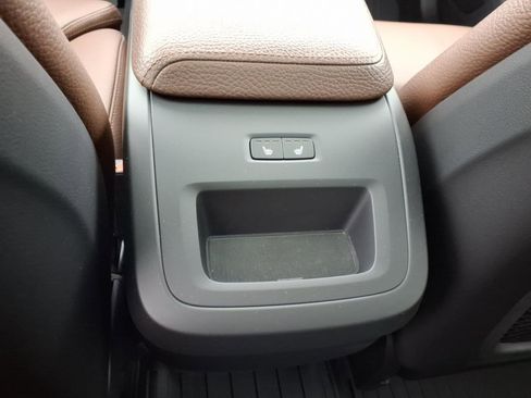 Used 2019 Volvo XC60 T5 Momentum w/ Premium Package image 14