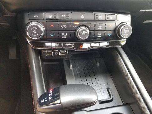 Certified 2025 Dodge Durango R/T w/ Blacktop Package AWD/4WD image 28