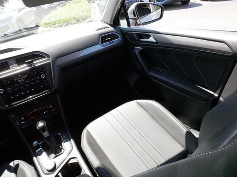 Certified 2024 Volkswagen Tiguan SE AWD/4WD image 11