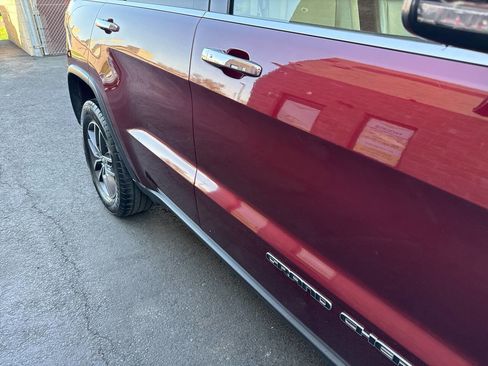 Used 2018 Jeep Grand Cherokee Limited image 13