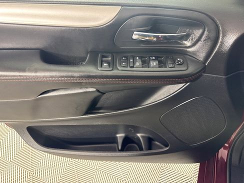 Used 2018 Dodge Grand Caravan GT image 11