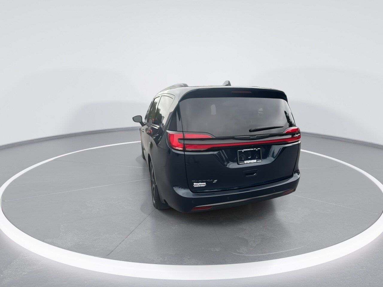 Used 2024 Chrysler Pacifica Touring-L w/ S Appearance Package FWD image 15