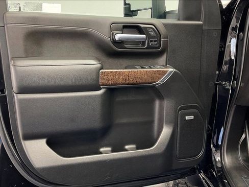 Used 2023 GMC Sierra 2500 Denali w/ Denali Black Diamond Edition image 25