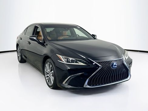 Used 2019 Lexus ES 300h w/ Premium Package image 3