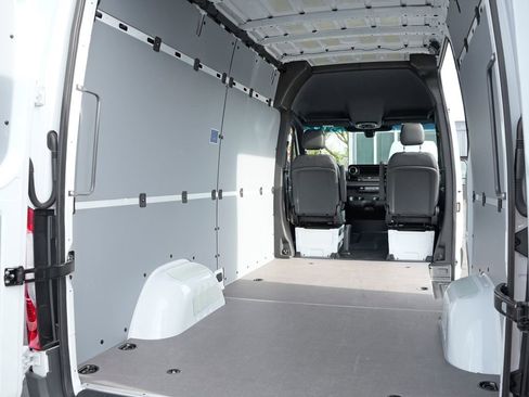 Used 2026 Mercedes-Benz Sprinter 2500 image 8
