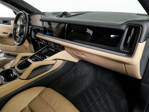 Certified 2024 Porsche Cayenne Coupe AWD/4WD image 26