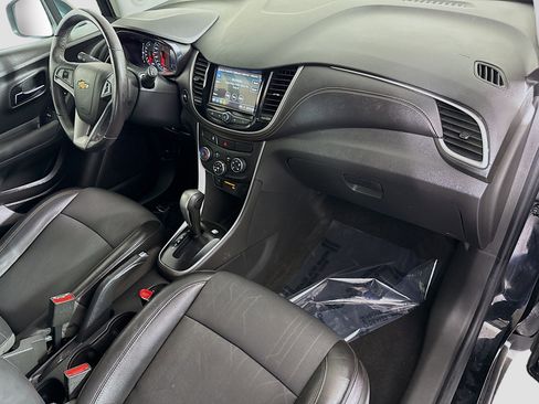 Used 2019 Chevrolet Trax LT w/ LT Convenience Package AWD/4WD image 30