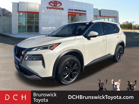 Used 2021 Nissan Rogue SV image 1