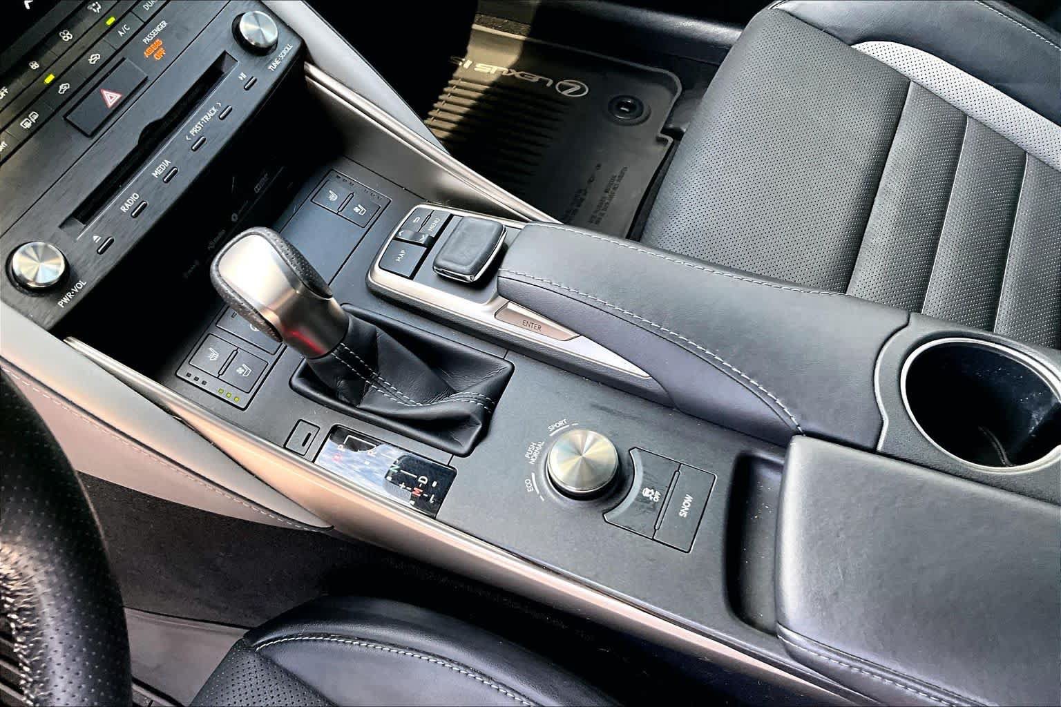 Used 2020 Lexus IS 300 F Sport w/ Blackline Edition RWD image 17