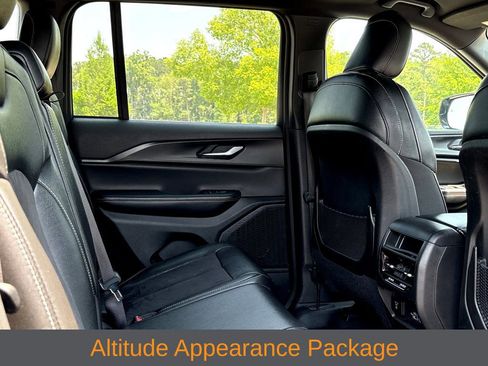 Used 2024 Jeep Grand Cherokee Altitude AWD/4WD image 7