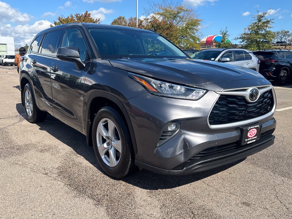 Used 2020 Toyota Highlander LE AWD/4WD image 11