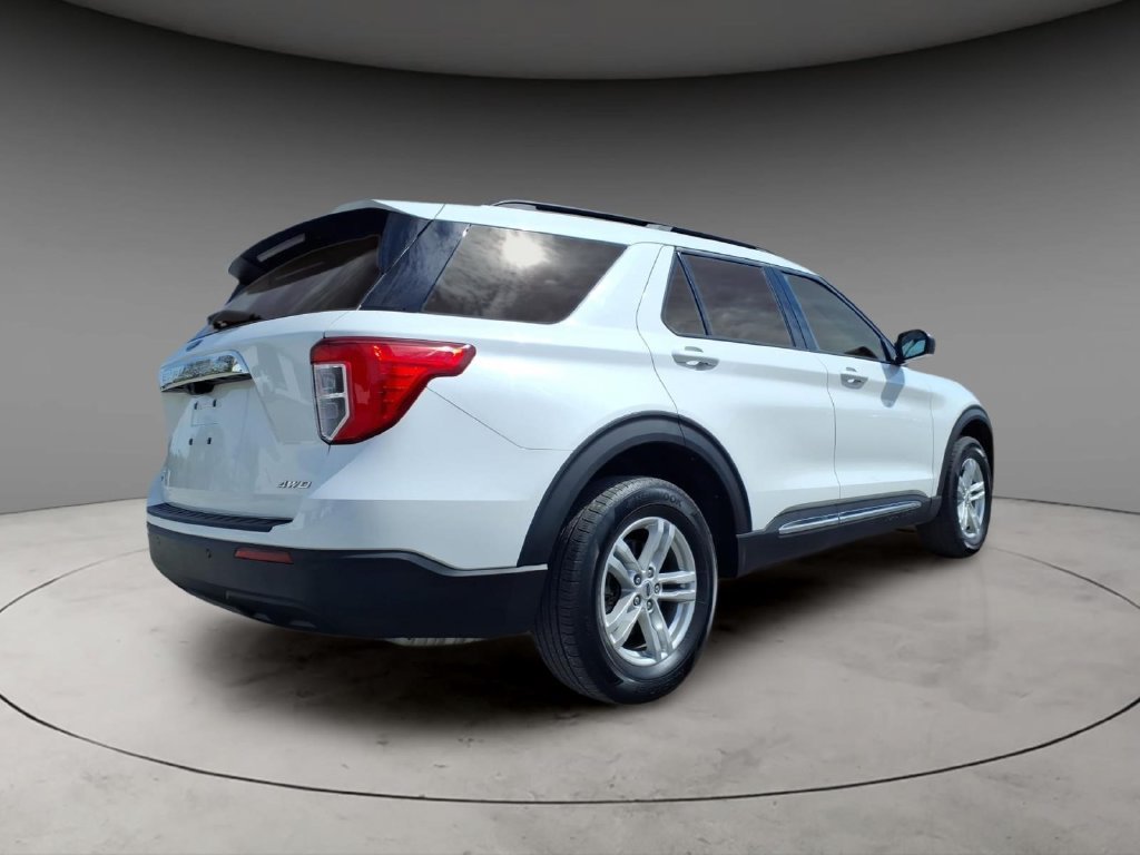 Used 2023 Ford Explorer XLT AWD/4WD image 10