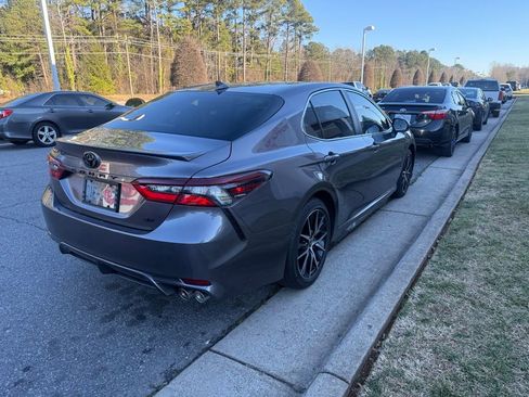 Used 2024 Toyota Camry SE image 8