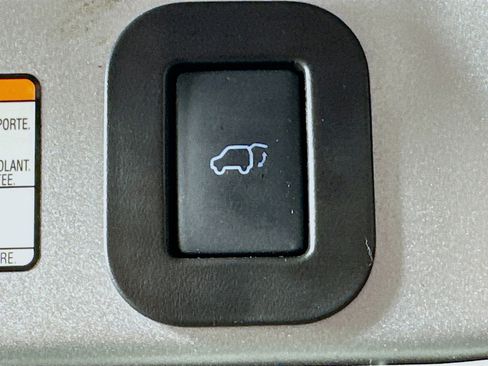 Used 2020 Toyota Sienna SE w/ SE Preferred Package image 31