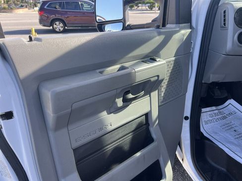 Used 2019 Ford E-450 and Econoline 450 Super Duty w/ Power Windows & Locks Group image 16