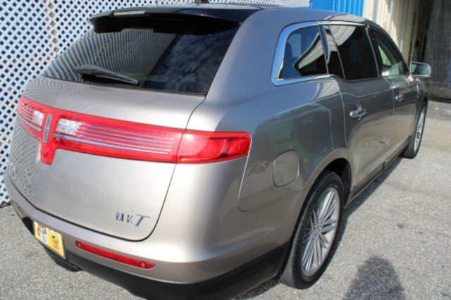 Used 2018 Lincoln MKT AWD w/ Technology Package image 6