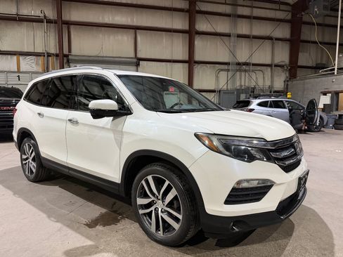 Used 2017 Honda Pilot Touring image 2