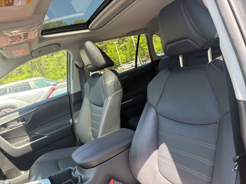 Used 2023 Toyota RAV4 XLE Premium FWD image 8