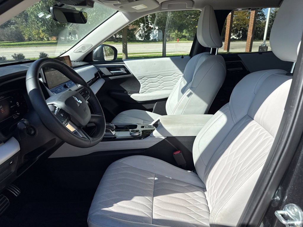 Used 2025 Mitsubishi Outlander SEL AWD/4WD image 13