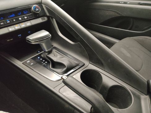 Used 2025 Hyundai Elantra Sport FWD image 26
