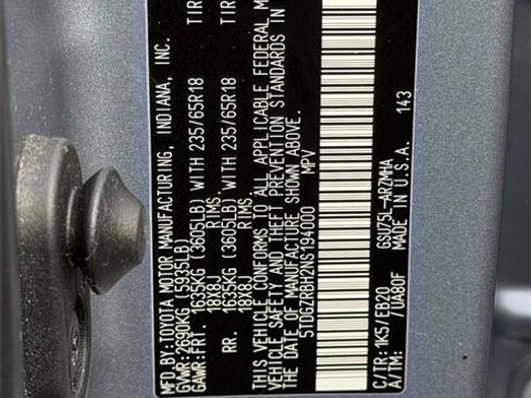 Used 2022 Toyota Highlander XLE image 28